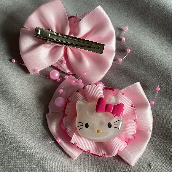 Hello Kitty hair clip set of 2 - Picture 2 of 2